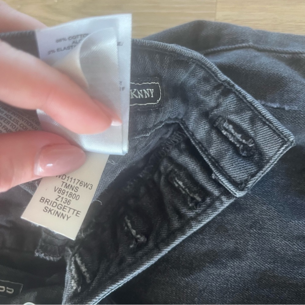 ** Lucky brand button fly Bridgette Skinny Black jeans Distressed Size 0/25 - Picture 9 of 12